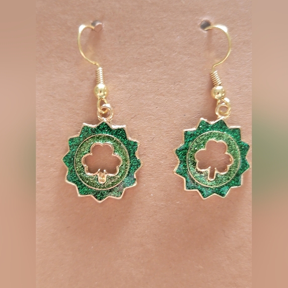 St. Patrick's Day Handcrafted Hat & Shamrock Earrings Set 2/$15 - Picture 2 of 5